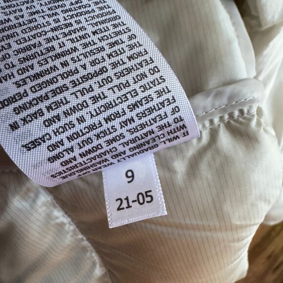 Uniqlo Ultra Light Down Vest Women’s XL Off White Cream Packable Puffer 750 Fill - Picture 10 of 12
